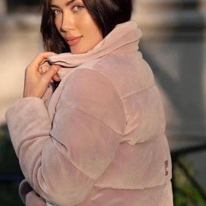 Alo Yoga Women's Ribbed Velour Gold Rush Puffer in Dusty Pink